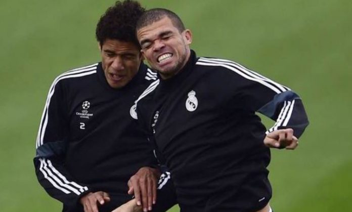 Real Madrid- Pepe dan Raphael Varane Real Madrid- Pepe dan Raphael Varane