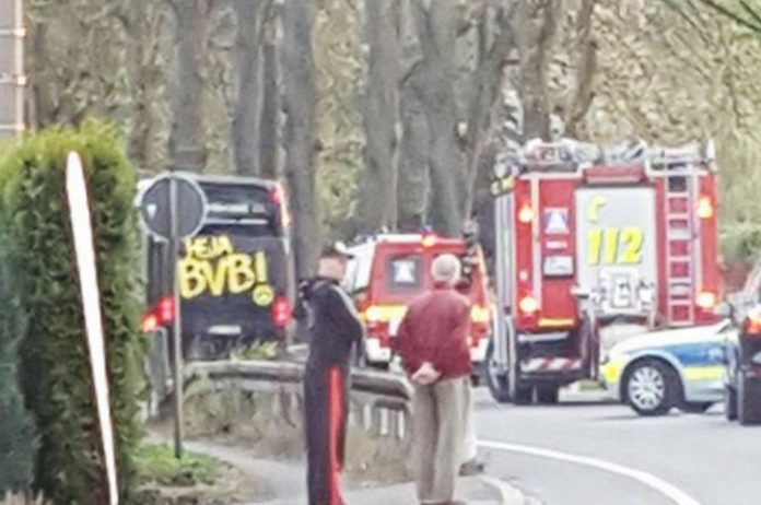 Ledakan Dekat Bis Borussai Dortmund saat berangkat ke stadion Ledakan Dekat Bis Borussai Dortmund saat berangkat ke stadion
