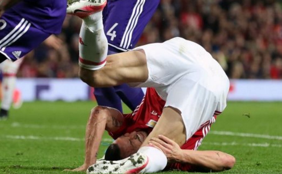 Liga Inggris - Jose Mourinho: Zlatan Belum Menyerah Main Bola! Liga Inggris - Jose Mourinho: Zlatan Belum Menyerah Main Bola!