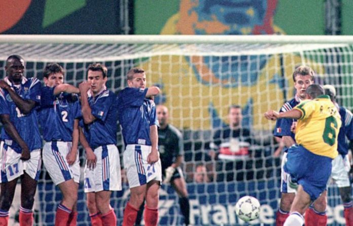 Gol Roberto Carlos - Tournoi de France 1997 Gol Roberto Carlos - Tournoi de France 1997
