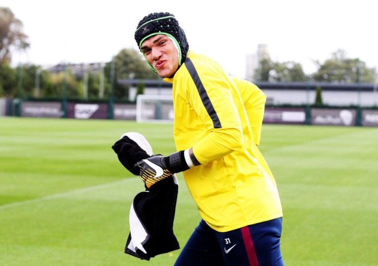 Liga Inggris - Ederson Tetap Berlatih untuk Manchester City dengan Cara Ini! Liga Inggris - Ederson Tetap Berlatih untuk Manchester City dengan Cara Ini!