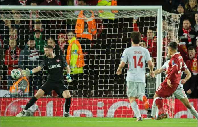 Hasil Liga Champions, Liverpool vs Spartak Moscow Roberto Firmino mencetak gol ketiga Liverpool ke gawang Spartak Moscow dalam laga Liga Champions, Kamis dinihari WIB di Anfield