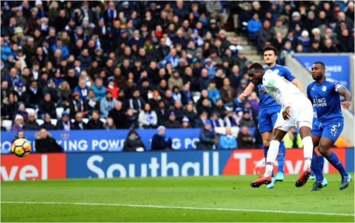 Hasil Liga Inggris, Leicester City vs Crystal Palace Christian Benteke mencetak gol bagi Crystal Palace dalam laga Liga Inggris di kandang Leicester City, King Power Stadium, Sabtu malam WIB