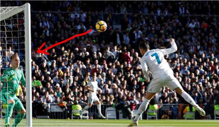 Hasil Real Madrid vs Barcelona, Liga Spanyol Menit ke-3 Cristiano Ronaldo berhasil menyarangkan satu tandukannya ke gawang Barcelona, tapi wasit Jose Sanchez menyatakan offside