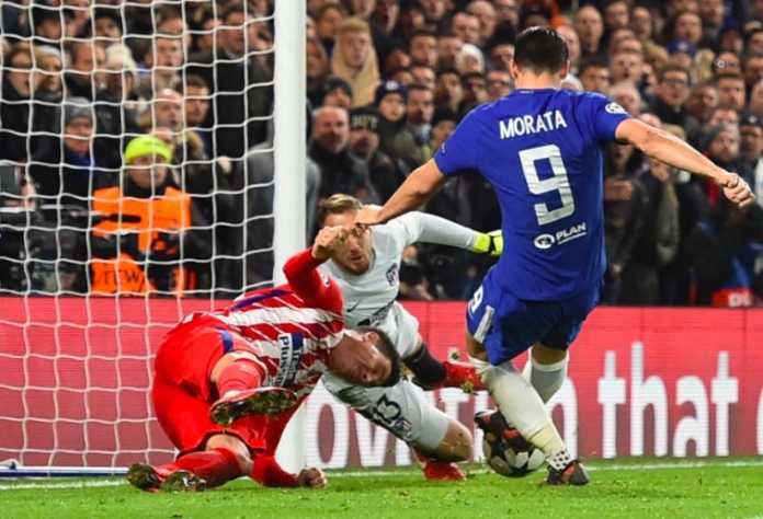 Jan Oblak - Atletico Madrid Gary Cahill dibuat kaget melihat kehebatan jarak dekat sosok kiper Atletico Madrid di laga Liga Champions, Jan Oblak.