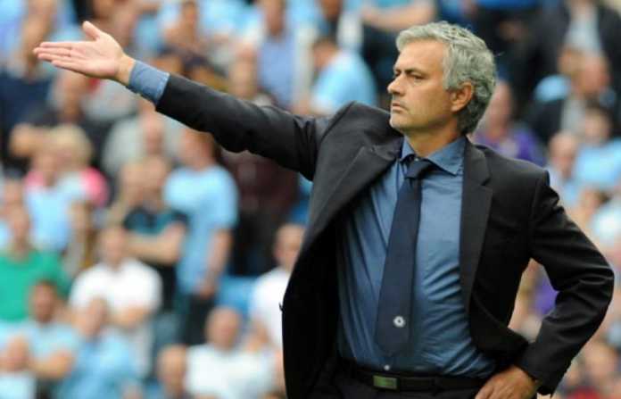 Jose Mourinho pelatih Manchester United Jose Mourinho pelatih Manchester United menyebut pemain Manchester City mudah dijatuhkan.