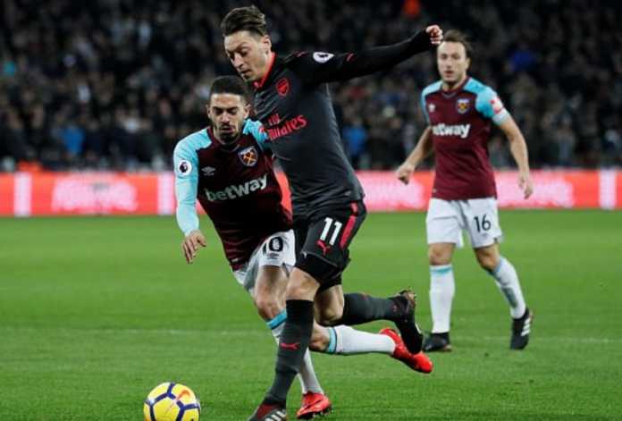 Mesut Ozil Lebih Suka Gabung Manchester United Mesut Ozil pilih gabung Manchester United ketimbang Barcelona.