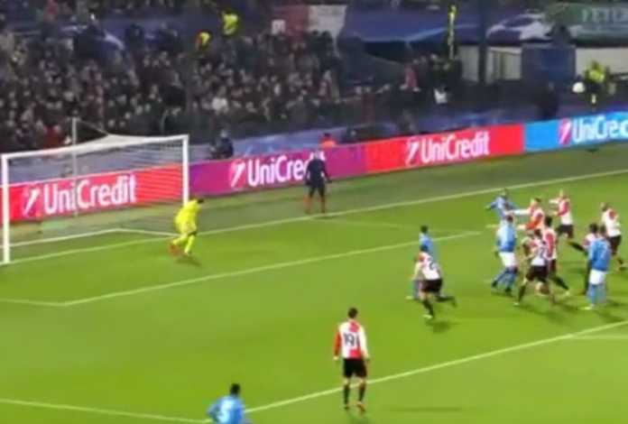 Napoli - Feyenoord Bintang Napoli, Marek Hamsik, klaim mereka kalah lawan Feyenoord di Liga Champions gara-gara Shakhtar Donetsk.