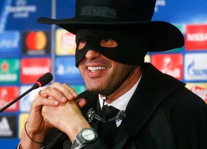 Paulo Fonseca Bos Shakhtar Donetsk, Paulo Fonseca, menepati janjinya untuk mengenakan topeng Zorro usai laga mengejutkan di Liga Champions.