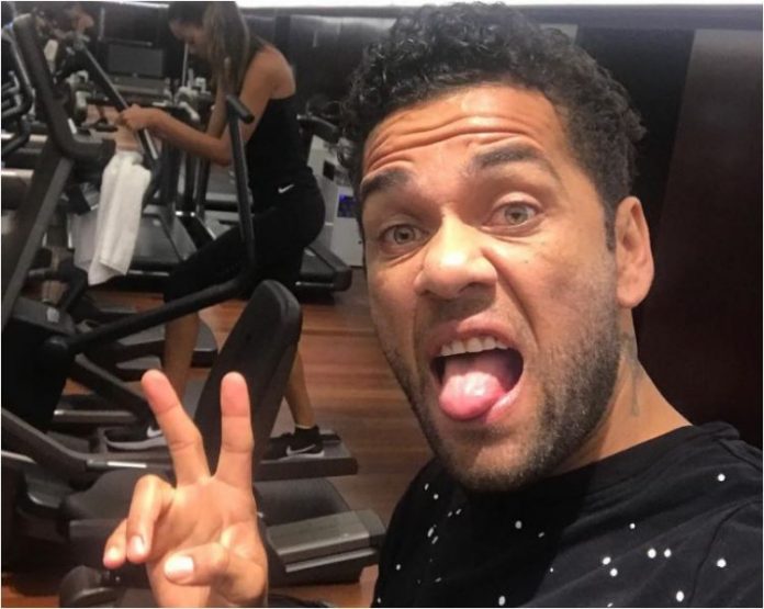 Dani Alves - Transfer ke PSG Dani Alves - Transfer ke PSG