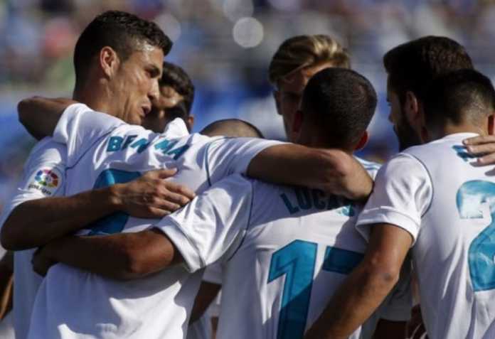 Cristiano Ronaldo dan rekan Real Madrid saat laga melawan Getafe dalam laga lanjutan Liga Spanyol musim 2017-2018 Cristiano Ronaldo dan rekan Real Madrid saat laga melawan Getafe dalam laga lanjutan Liga Spanyol musim 2017-2018