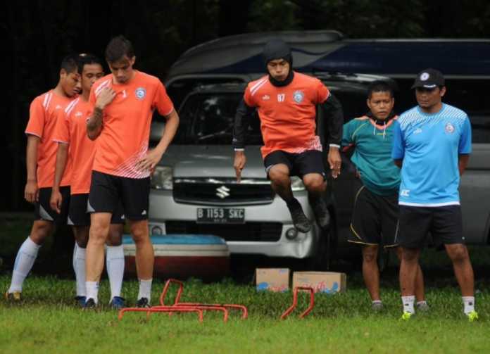 Arema FC Arema FC akhirnya bisa berhasil melengkapi pemain untuk barisan lini belakang mereka untuk sambut musim depan.