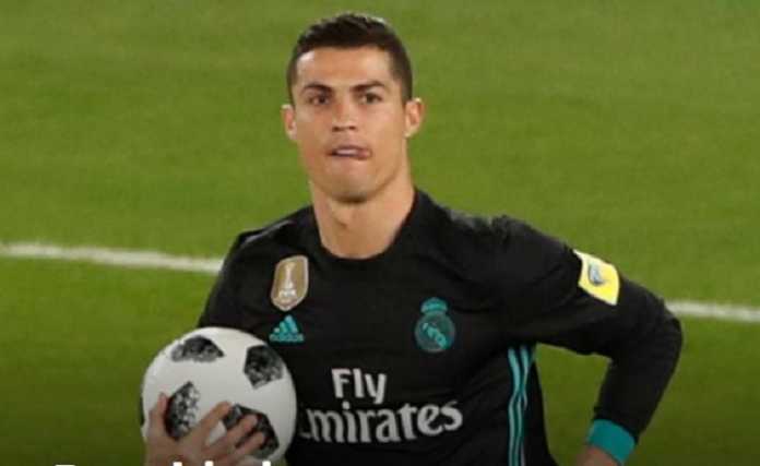 Cristiano Ronaldo Jadi Top Skorer di Piala Dunia Klub Cristiano Ronaldo jadi top skorer di ajang Piala Dunia Klub dengan enam golnya, setelah ia mencetak satu gol ke gawang Al Jazira dan Real Madrid pun menang 2-1 di babak semifinal.