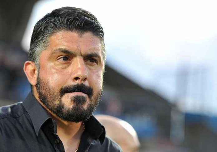 Gennaro Gattuso pelatih AC Milan Gennaro Gattuso pelatih AC Milan, akan merombak formasi skuadnya dengan tidak lagi menggunakan tiga pemain bertahan di belakang