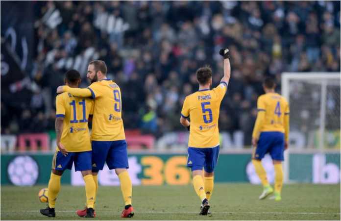 Hasil Bologna vs Juventus, Liga Italia Pemain Juventus merayakan gol pertama mereka oleh Miralem Pjanic di kandang Bologna, Minggu malam WIB, di ajang Liga Italia