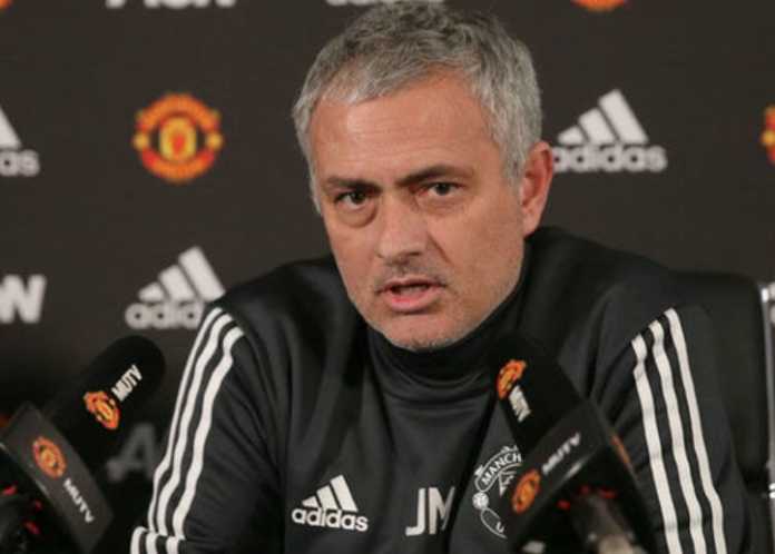 Jose Mourinho - Manchester United Jose Mourinho memberikan kabar terbaru mengenai cedera satu pemain Manchester United dan mengakui ada kemungkinan sang pemain harus menjalani operasi.
