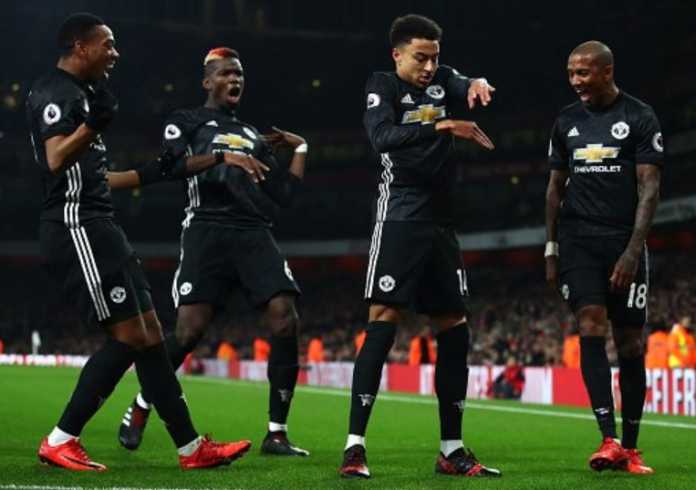 Manchester United Chris Smalling beberkan bagaimana cara raksasa Liga Inggris Manchester United bisa kalahkan Arsenal di Emirates.