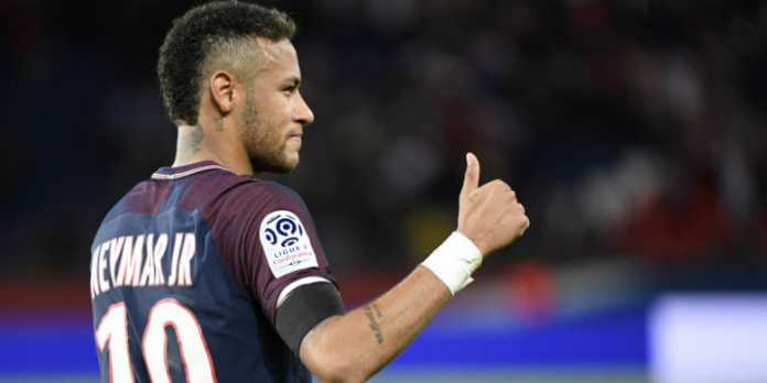 Neymar Neymar masih didambakan oleh presiden Real Madrid Florentino Perez.