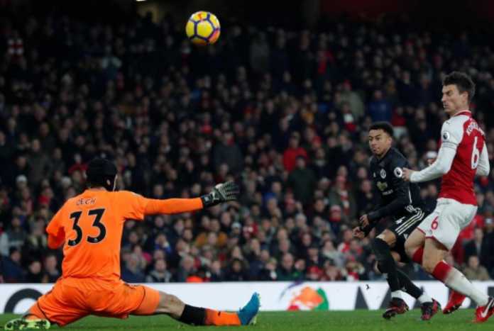 Petr Cech Petr Cech menilai Arsenal kalah dari raksasa Liga Inggris, Manchester United, karena mereka tidak beruntung saja.