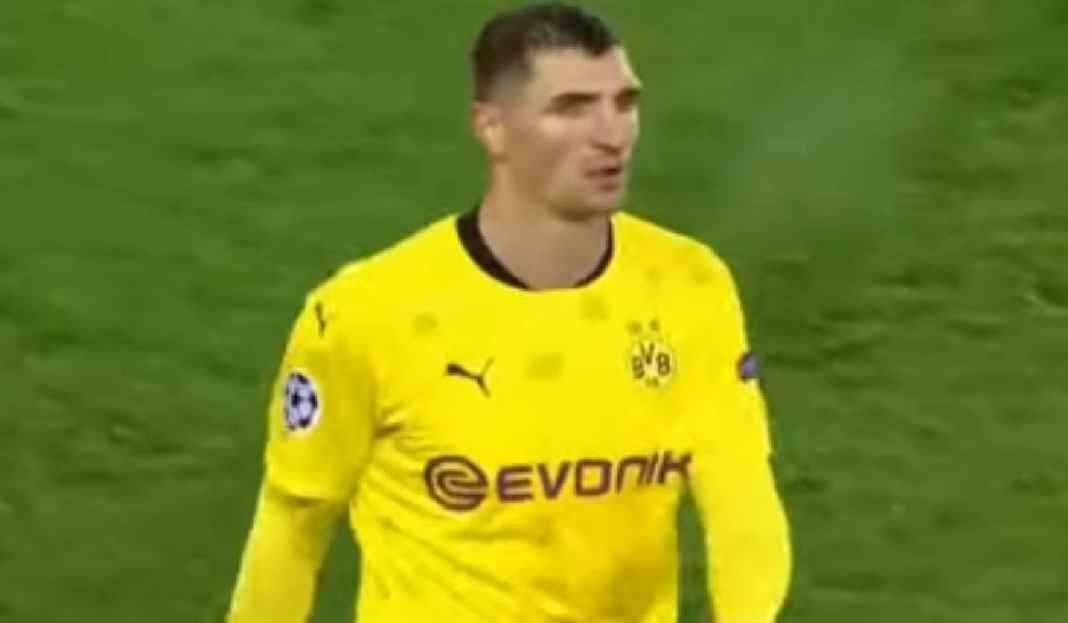 Borussia Dortmund Sukses Bikin Patah Hati Dua Raksasa Eropa Borussia Dortmund Gagalkan Raksasa Eropa Gaet Bek Kanan Timnas Belgia