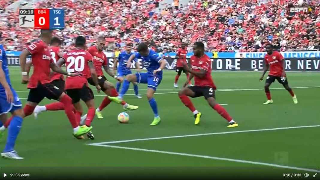 Gol Christoph Baumgartner Lihat Pemain Hoffenheim Cetak Gol Tumit yang Mematikan ke Gawang Bayer Leverkusen