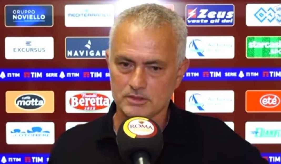 Jose Mourinho Lakukan Rayakan Kemenangan Lawan Salernitana dengan Cara Berbeda Cara Jose Mourinho Rayakan Kemenangan AS Roma di Laga Pertama Serie A