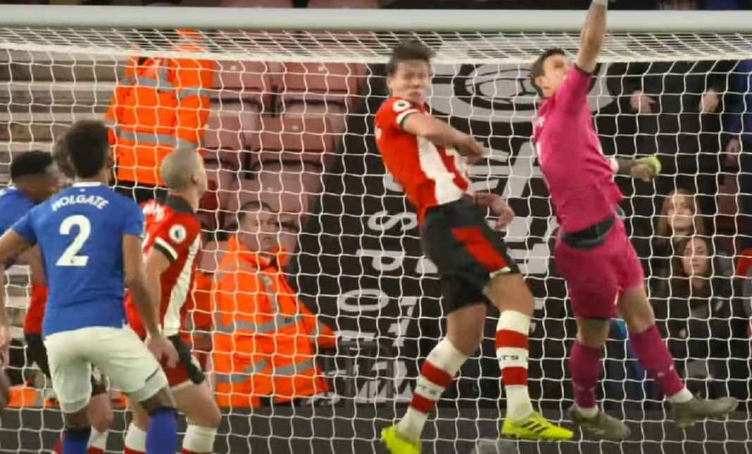Manchester United Bidik Kiper Southampton Jadi Cadangan David de Gea