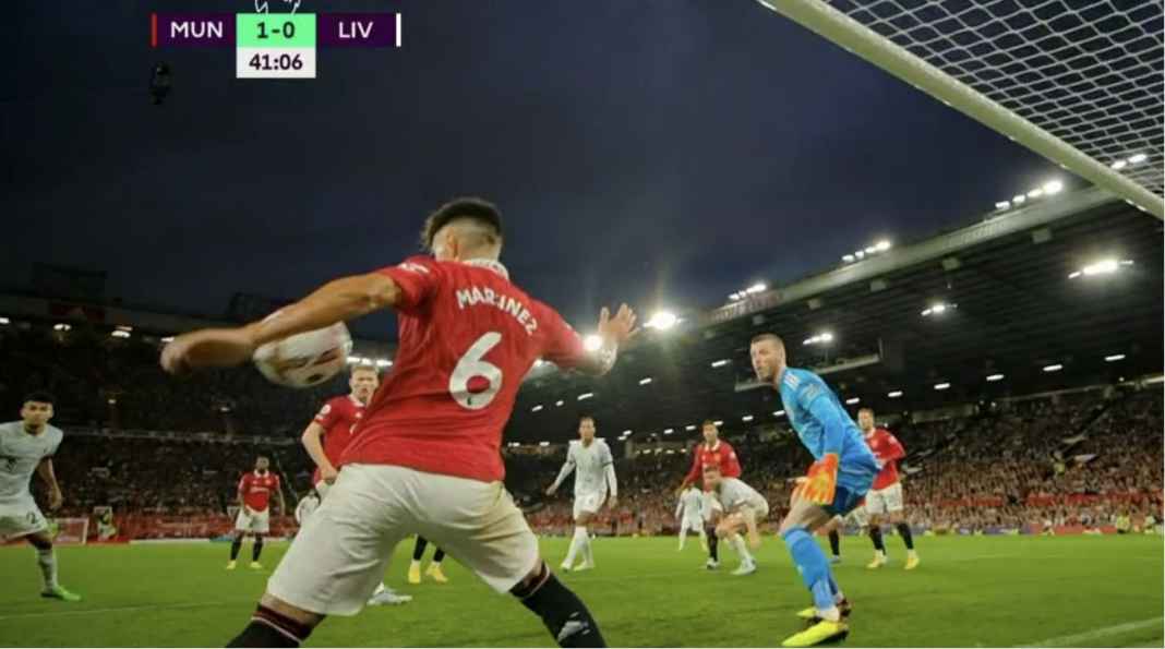 Lisandro Martinez lawan Liverpool Lihat Adegan Lisandro Martinez Selamatkan Gawang Manchester United
