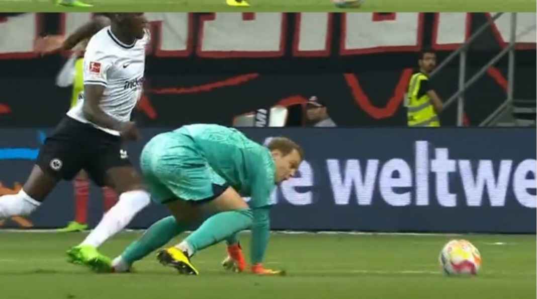 Perut Mules, Manuel Neuer Bikin Blunder Dalam Kemenangan 1-6 Bayern di Frankfurt