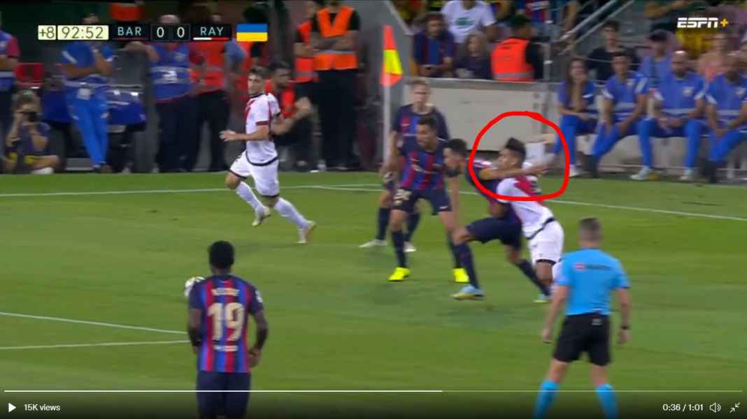 Radamel Falcao Kartu Merah Kapten Barcelona, Dagu Falcao Kena Sikut, Eh Mata yang Dipegang