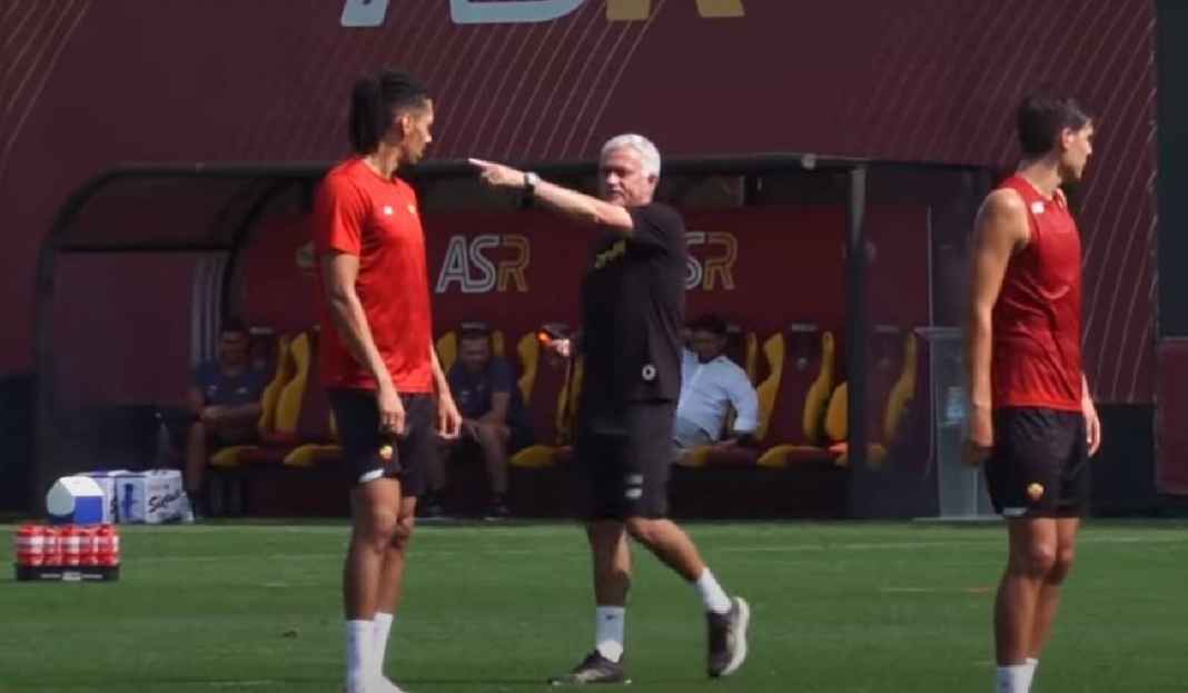 Rafa Benitez Nilai Ada Paksaan Datangnya Wajah Baru untuk Menangkan Trofi Serie A Alasan Rafa Benitez Klaim AS Roma Dipaksa Perjuangkan Scudetto