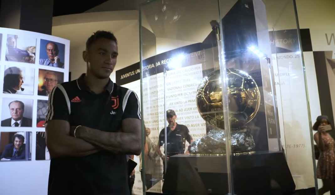 Juve masih sulit perpanjang kontrak Danilo Juventus Masih Sulit Capai Kesepakatan Kontrak Baru Bagi Brasil 31 Tahun Ini