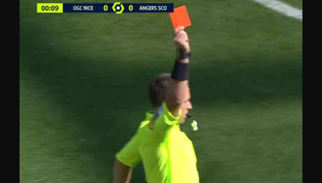 Kartu merah Nice versus Angers Lihat Bekas Bek Barcelona Terkena Kartu Merah 9 Detik di Liga Perancis