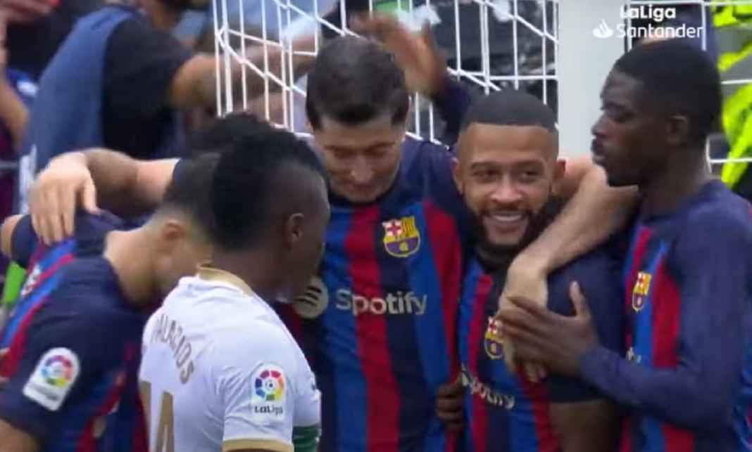 Liga Spanyol, Barcelona, Elche, Memphis Depay Barcelona Harusnya Mencetak Gol Lebih Banyak ke Gawang Elche