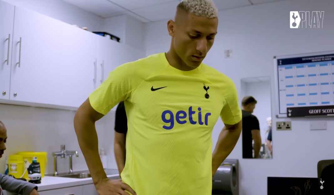 Richarlison bela Vini dari rasisme Richarlison Turun Tangan Usai Ketua Agen Spanyol Bersikap Rasis ke Vinicius Junior