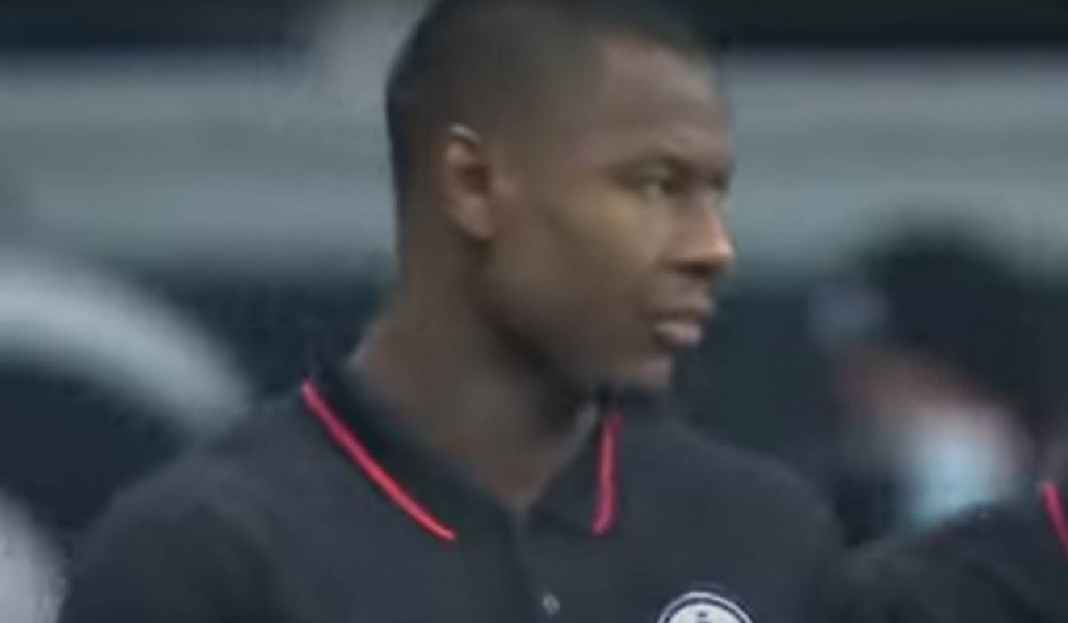 AS Roma Masih Ingin Kejar Tanda Tangan Bek Eintracht Frankfurt AS Roma Belum Menyerah Rekrut Bek Eintracht Frankfurt