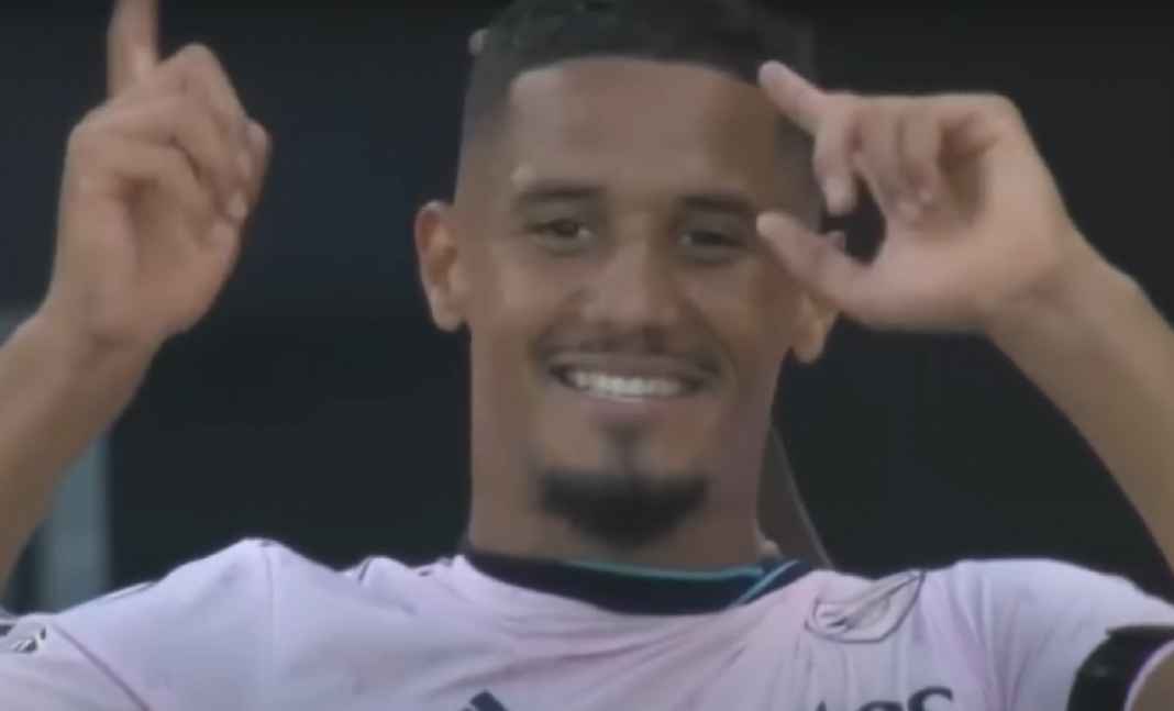 Piala Dunia, Arsenal, Timnas Prancis, Raphael Varane Bek Arsenal Berpeluang Gantikan Raphael Varane di Timnas Prancis