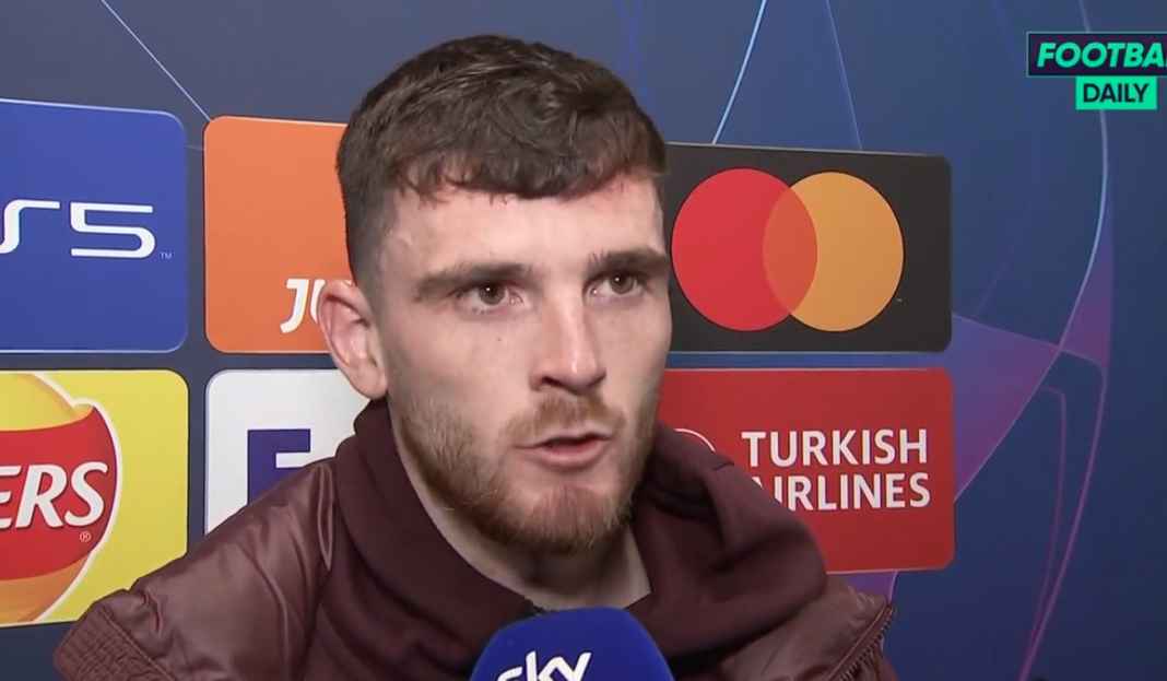 Robo harap Salah makin pede Robertson Harap Cederanya Tak Cepat Kambuh, Dukung Salah Makin Pede Usai Hattrick