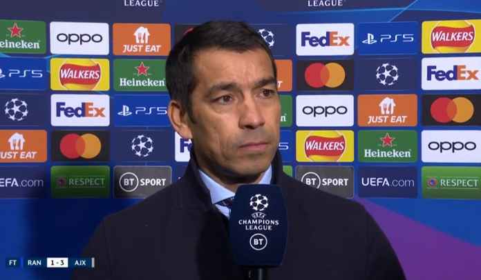 Bos Rangers di konferensi pers Rangers Jadi Tim Terburuk Dalam Sejarah Liga Champions, Begini Pembelaan Van Bronckhorst