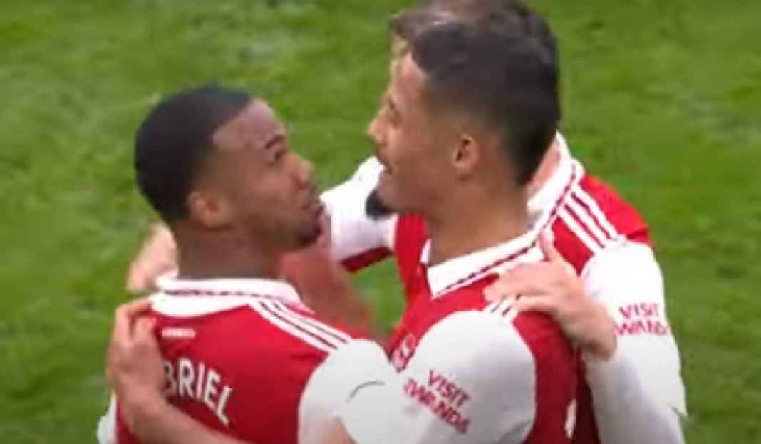 Gary Neville Belum Yakin Arsenal Juara atau Finis di Empat Besar Alasan Gary Neville Masih Meragukan Arsenal di Liga Inggris