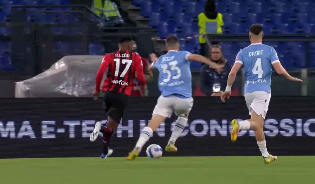 AC Milan ketika menghadapi Lazio AC Milan Berniat Pangkas Jarak Dengan Pemuncak Klasemen Saat Bertandang ke Ibukota
