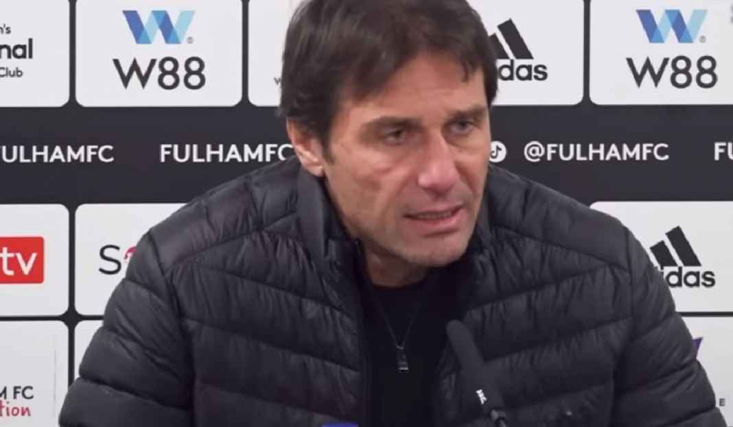 Antonio Conte Sedang Konferensi Pers Usai Tottenham Hotspur Menang Tottenham Hotspur Kembali ke Jalur Kemenangan, Ini Permintaan Antonio Conte