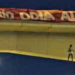 Teror Terhadap Vinicius Dimulai, Boneka Jersey Real Madrid No 20 Digantung di Jembatan Madrid