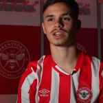 Romeo Beckham Saat Diperkenalkan Sebagai Pemain Baru Brentford