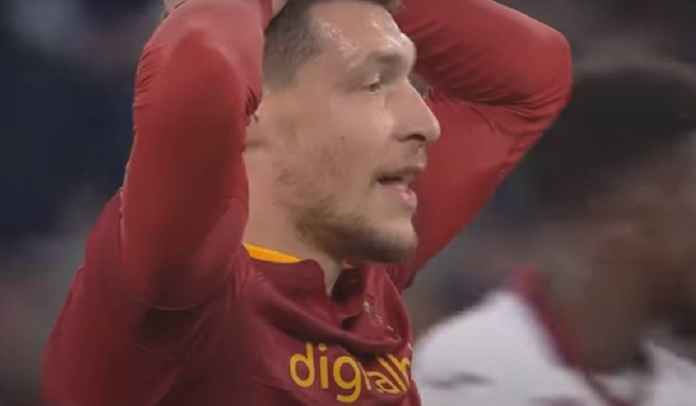 Fiorentina Ingin Angkut Striker Pinggiran AS Roma