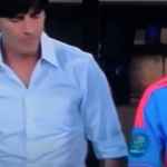 Joachim Low Saat Isengi Seorang Anak Gawang