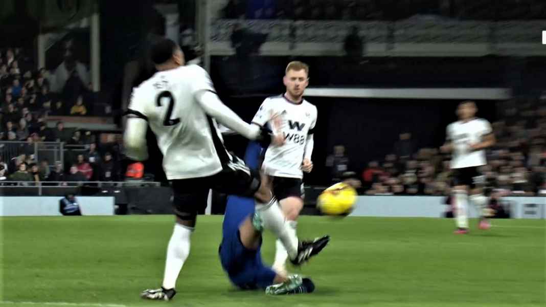 Joao Felix terkena kartu merah di Fulham Gara-gara Tendang Tete, Joao Felix Kena Kartu Merah, Chelsea Kalah Deh