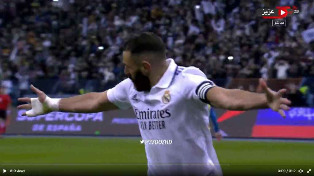 Karim Benzema merayakan golnya saat lawan Valencia