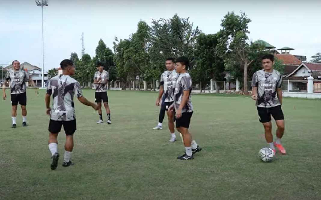 Latihan Persis Solo Jelang Menjamu Persija