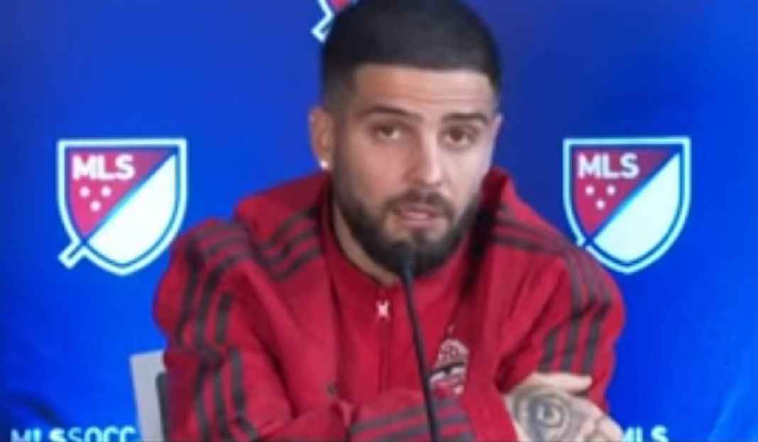 Lorenzo Insigne Sedang Konferensi Pers Bersama Toronto FC Lorenzo Insigne Jelaskan Alasannya Pilih Berkarier di Toronto FC